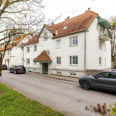 Lovely Spacious In The City Center Курессааре