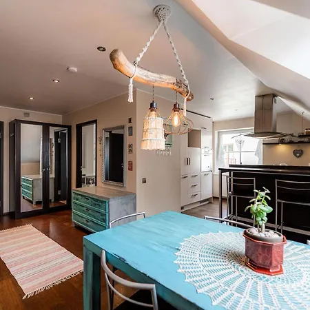 Lovely Spacious In The City Center Apartmán