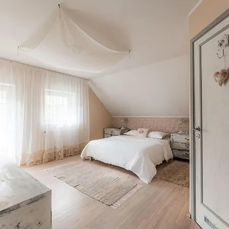 Apartmán Lovely Spacious In The City Center Kuressaare