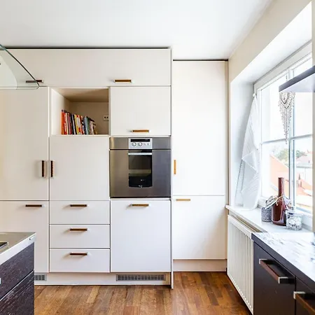 Апартаменты Lovely Spacious In The City Center Курессааре